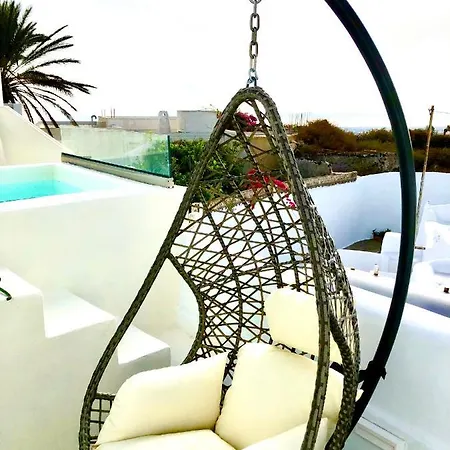 Oldtown Suites Fira Exterior photo