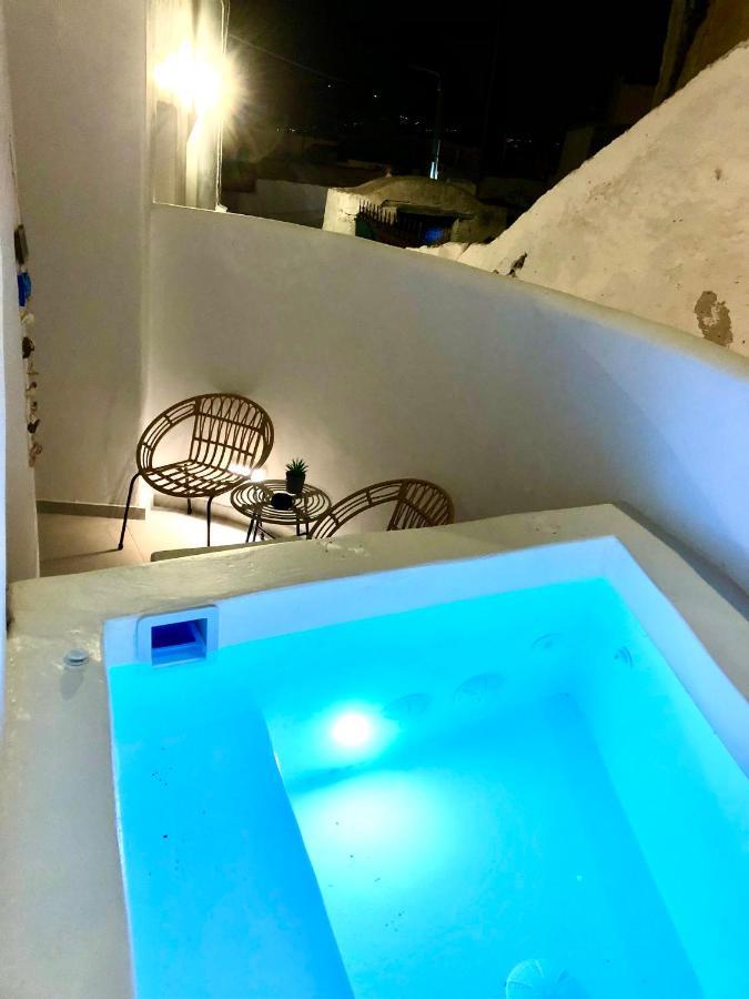 Oldtown Fira (Santorini)